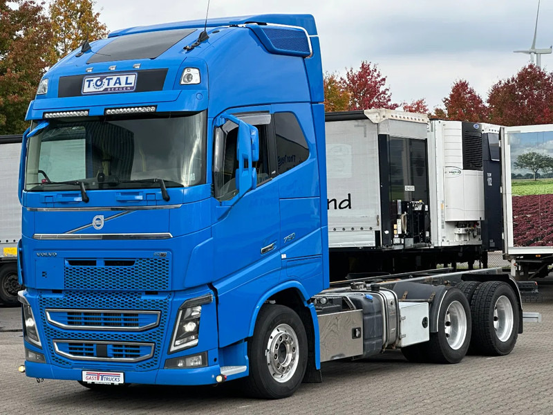 Volvo FH 16.750 6x4 Globe XL Chassis Retarder 3.90 Wb Full Air - Kamion sa golom šasijom i zatvorenom kabinom: slika 1 Volvo FH 16.750 6x4 Globe XL Chassis Retarder 3.90 Wb Full Air - Kamion sa golom šasijom i zatvorenom kabinom: slika 1