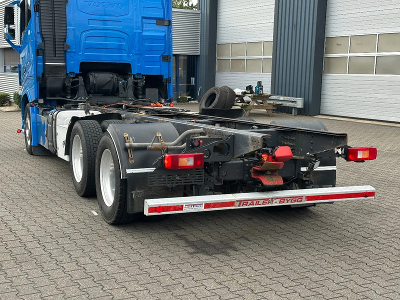 Volvo FH 16.750 6x4 Globe XL Chassis Retarder 3.90 Wb Full Air - Kamion sa golom šasijom i zatvorenom kabinom: slika 5 Volvo FH 16.750 6x4 Globe XL Chassis Retarder 3.90 Wb Full Air - Kamion sa golom šasijom i zatvorenom kabinom: slika 5