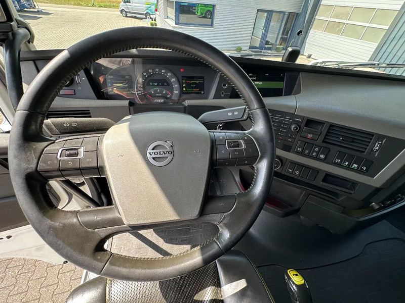 Kamion sa golom šasijom i zatvorenom kabinom Volvo FH 16.750 6x4 Globe XL Chassis Retarder 4.30 Wb Full Air: slika 18