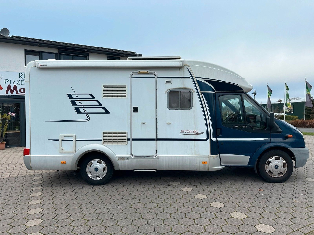 HYMER / ERIBA / HYMERCAR TRAMP T 572 CL/Festbett/Klima/Markise HYMER / ERIBA / HYMERCAR TRAMP T 572 CL/Festbett/Klima/Markise - Poluintegrisani kamper: slika 3 HYMER / ERIBA / HYMERCAR TRAMP T 572 CL/Festbett/Klima/Markise HYMER / ERIBA / HYMERCAR TRAMP T 572 CL/Festbett/Klima/Markise - Poluintegrisani kamper: slika 3