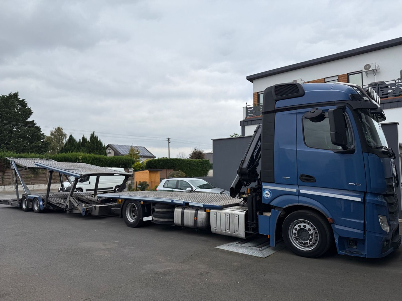 Mercedes-Benz Actros 1843 FVG 5-Zug / VDI 2700 / Kran MKG - Kamion za prevoz automobila: slika 1 Mercedes-Benz Actros 1843 FVG 5-Zug / VDI 2700 / Kran MKG - Kamion za prevoz automobila: slika 1