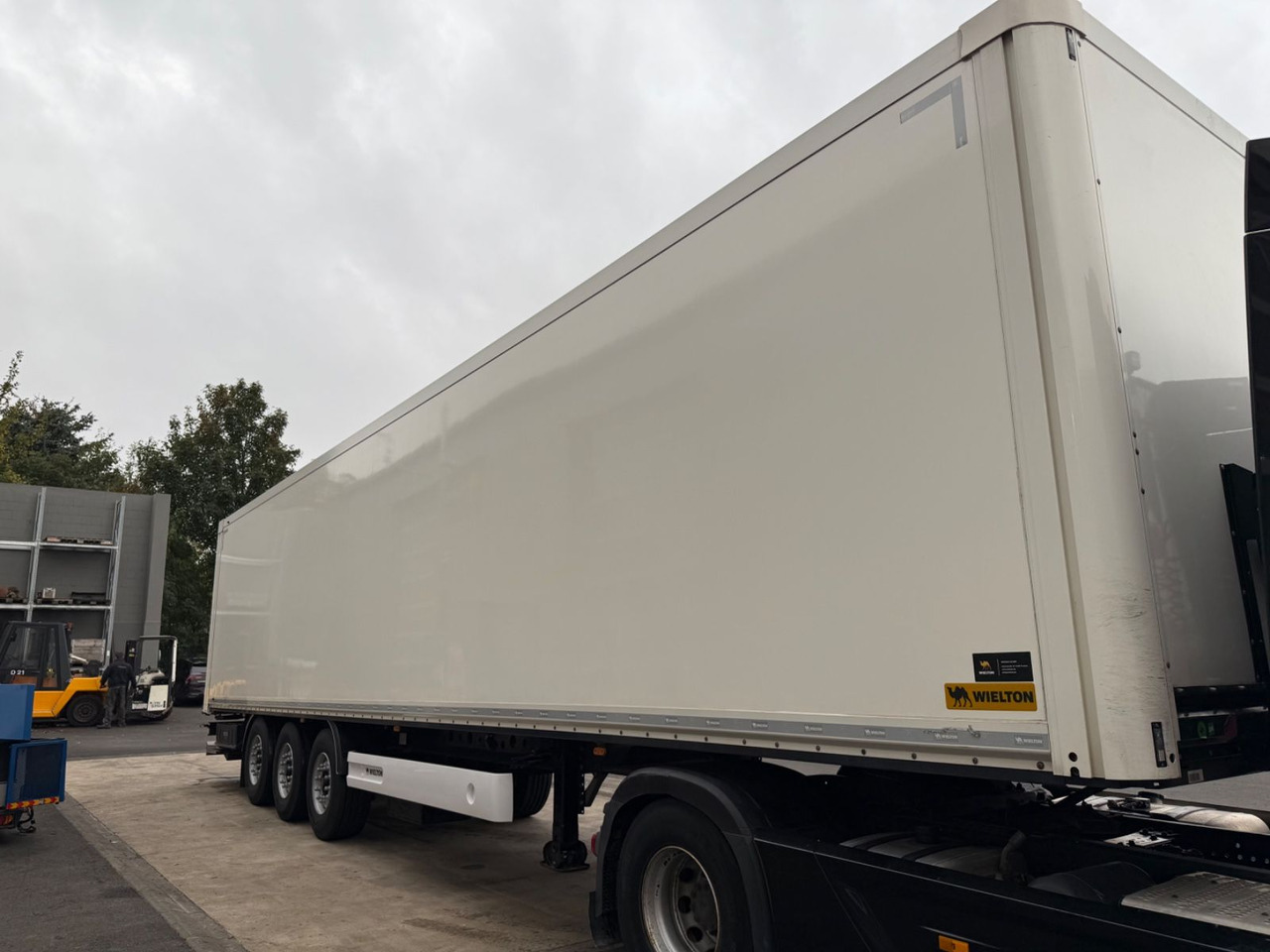 Wielton NSF3DryMaster/Ladebordwand/LBW/Standard/Taillift - Poluprikolica sa zatvorenim sandukom: slika 5 Wielton NSF3DryMaster/Ladebordwand/LBW/Standard/Taillift - Poluprikolica sa zatvorenim sandukom: slika 5