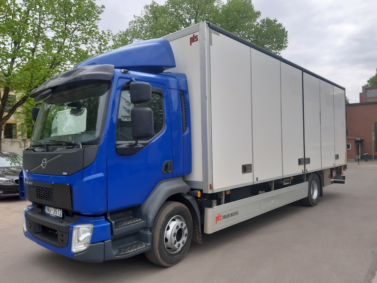 VOLVO FL - Kamion sa zatvorenim sandukom: slika 1 VOLVO FL - Kamion sa zatvorenim sandukom: slika 1