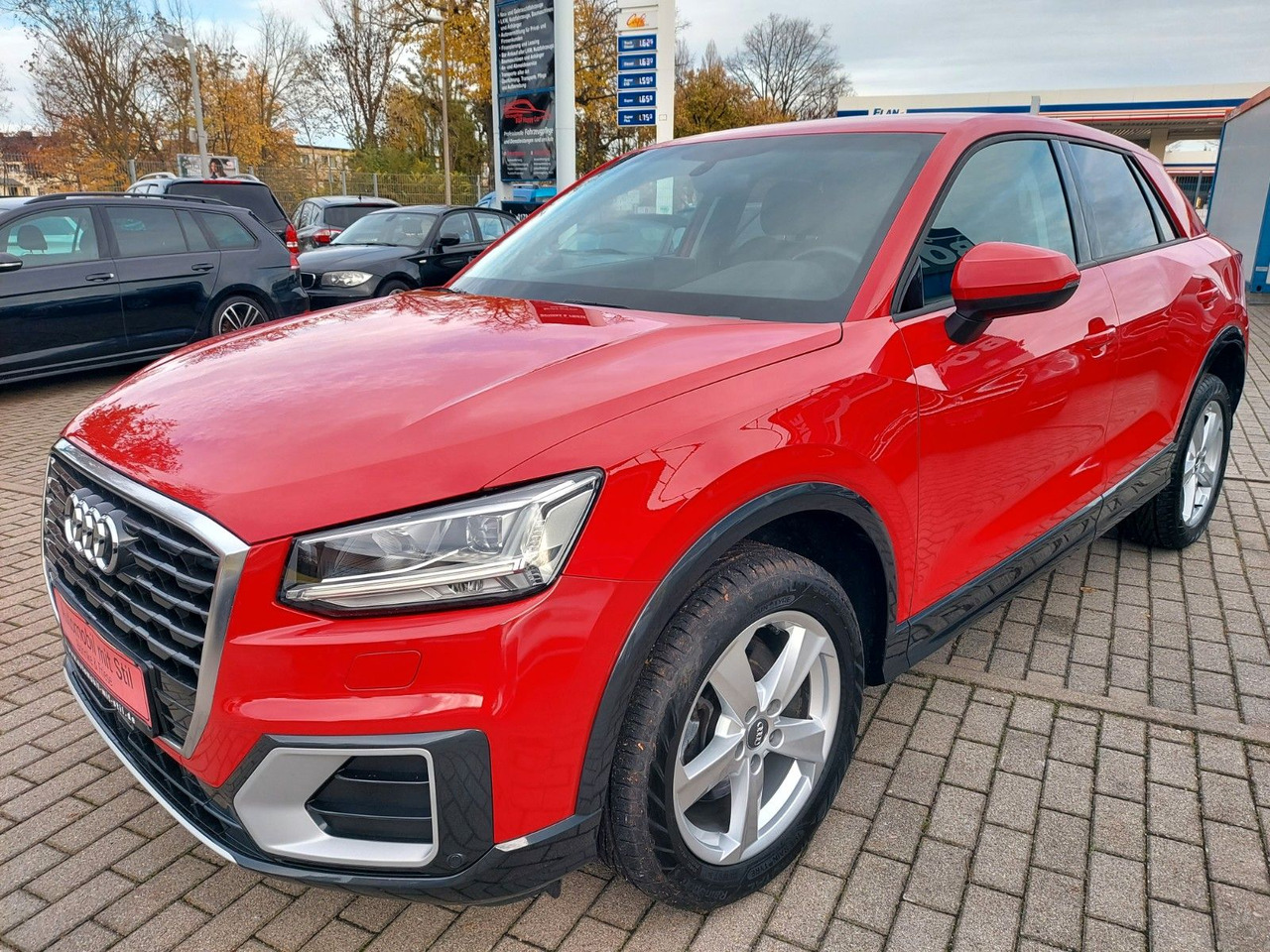 Audi Q2 40 TFSI quattro sport LED Leder Kamera AHK - SUV: slika 5 Audi Q2 40 TFSI quattro sport LED Leder Kamera AHK - SUV: slika 5