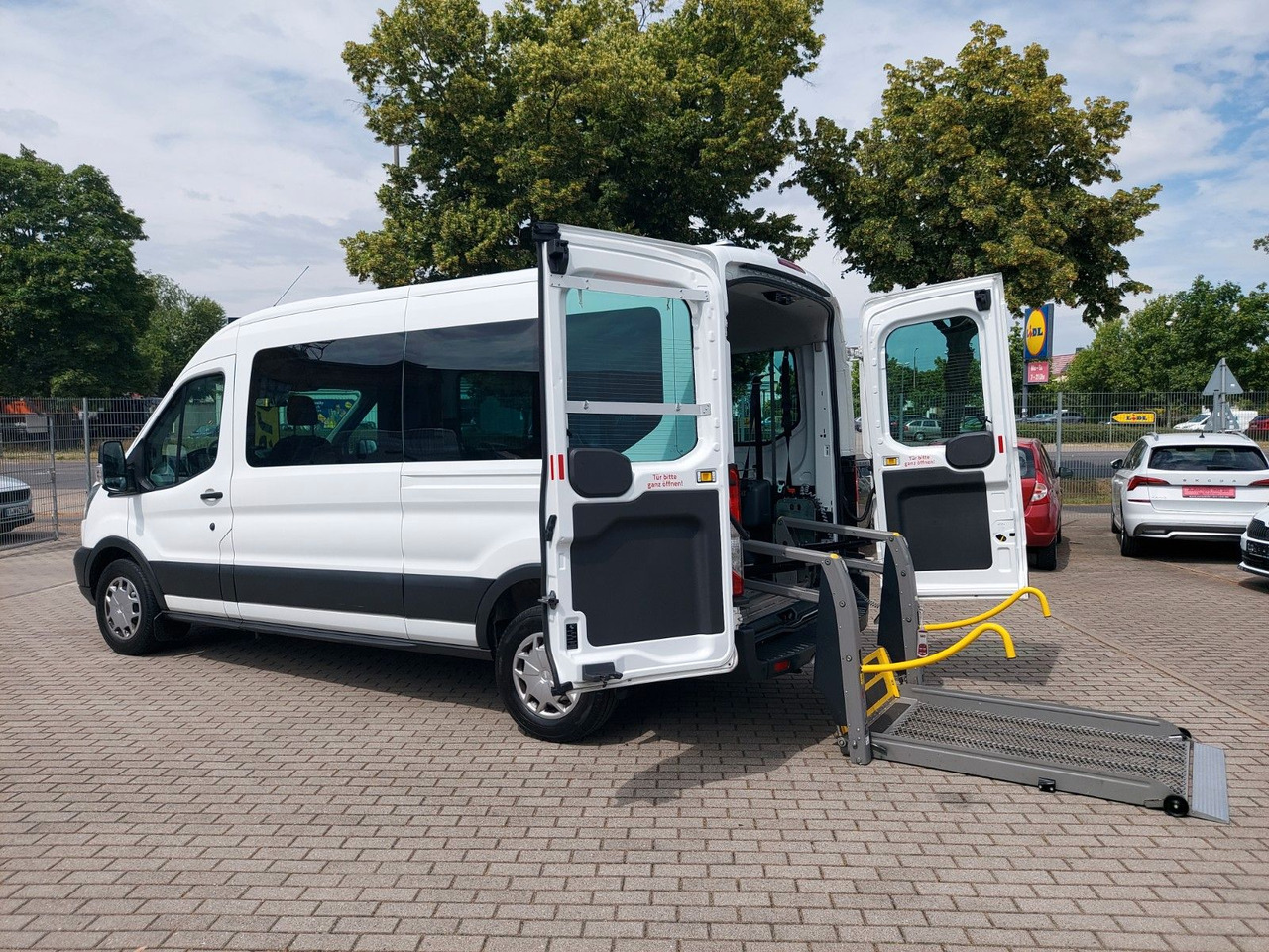 Ford Transit Kombi 350 L3 hoch Trend Rollstuhl Lift - Putnički kombi: slika 1 Ford Transit Kombi 350 L3 hoch Trend Rollstuhl Lift - Putnički kombi: slika 1
