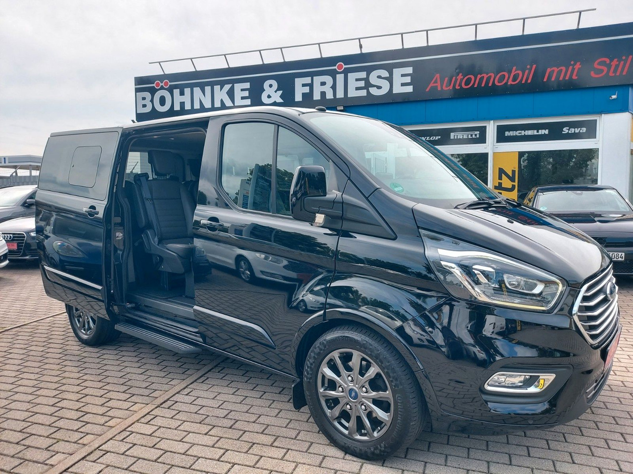 Ford Transit Tourneo Custom Kombi 310 L1 Titanium - Putnički kombi: slika 1 Ford Transit Tourneo Custom Kombi 310 L1 Titanium - Putnički kombi: slika 1