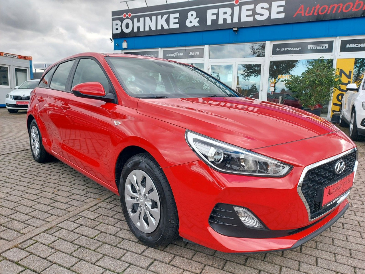 Hyundai i30 cw Pure Klima Spurasssist 8x Räder - Karavan: slika 1 Hyundai i30 cw Pure Klima Spurasssist 8x Räder - Karavan: slika 1