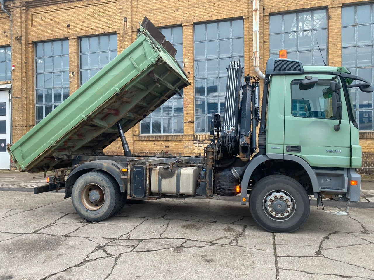 Mercedes-Benz Actros 2/3 6-Zyl.1836 ALLRAD 4x4 Dreiseitk: Kran Mercedes-Benz Actros 2/3 6-Zyl.1836 ALLRAD 4x4 Dreiseitk. Kran - Istovarivač, Kamion sa dizalicom: slika 5 Mercedes-Benz Actros 2/3 6-Zyl.1836 ALLRAD 4x4 Dreiseitk: Kran Mercedes-Benz Actros 2/3 6-Zyl.1836 ALLRAD 4x4 Dreiseitk. Kran - Istovarivač, Kamion sa dizalicom: slika 5