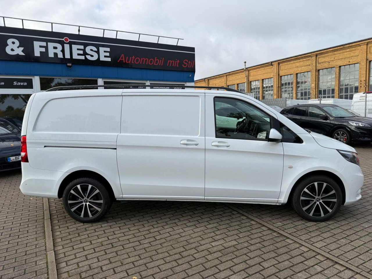 Mercedes-Benz Vito Kasten 114 CDI RWD lang KLIMA NAVI KAMERA P - Putnički kombi: slika 3 Mercedes-Benz Vito Kasten 114 CDI RWD lang KLIMA NAVI KAMERA P - Putnički kombi: slika 3