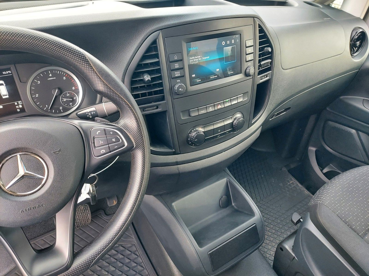 Putnički kombi Mercedes-Benz Vito Mixto 114 CDI 4x4 Extralang 5 Sitze LED: slika 14