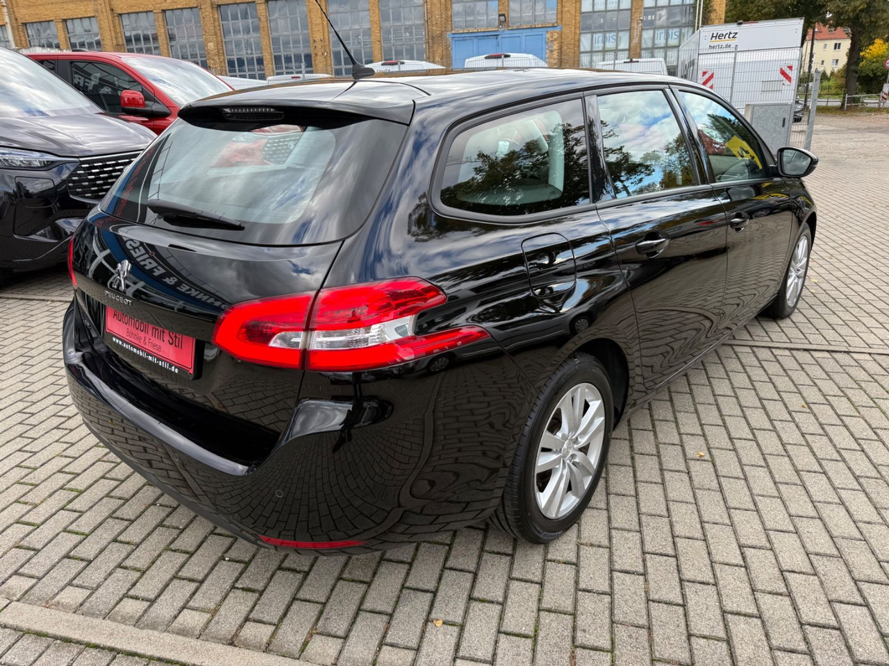 Peugeot 308 SW Active TEMPOMAT NAVI KLIMAA NAVI - Karavan: slika 4 Peugeot 308 SW Active TEMPOMAT NAVI KLIMAA NAVI - Karavan: slika 4
