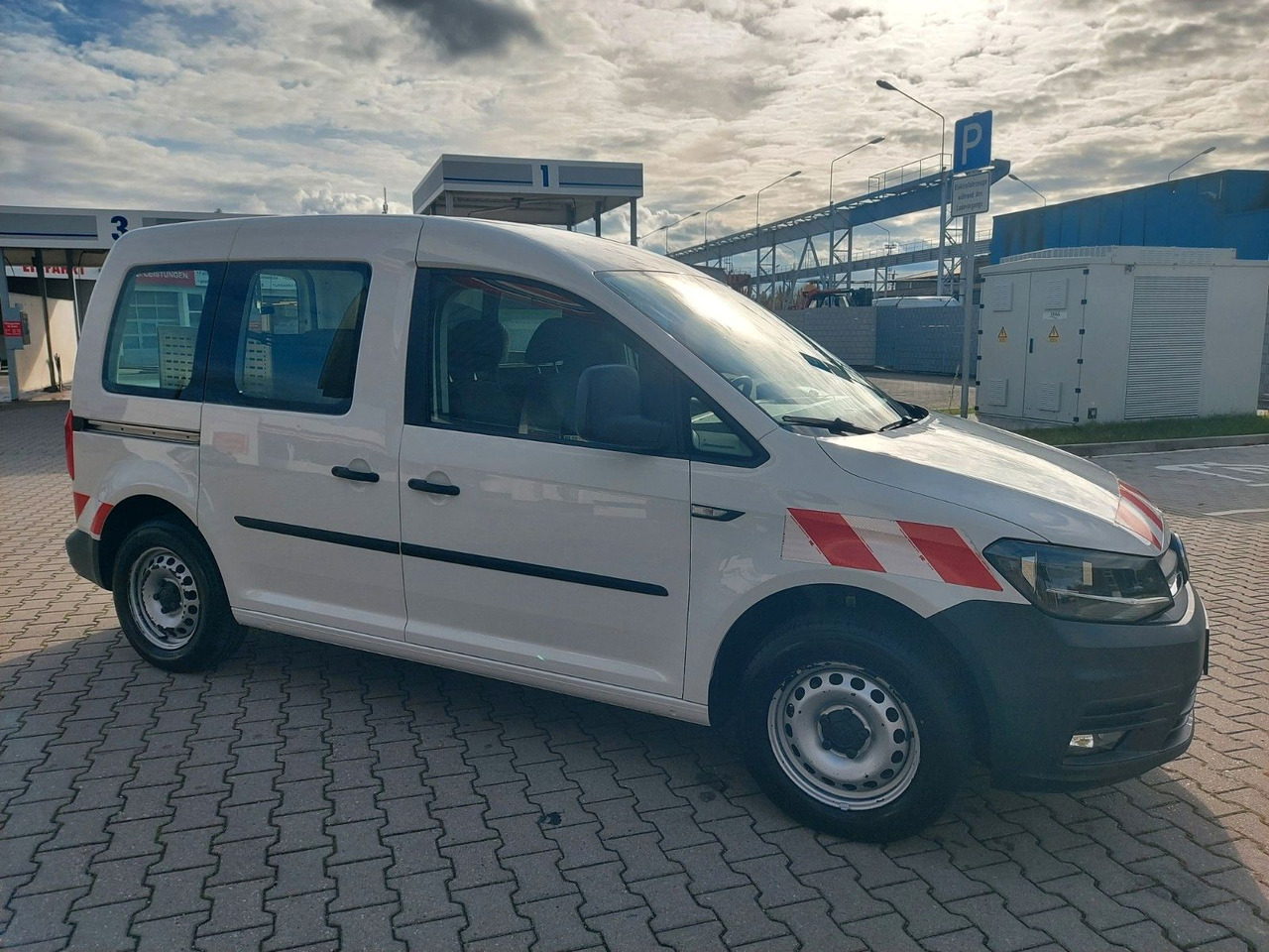 Volkswagen Caddy Nfz Kasten Klima PDC Bluetooth - Putnički kombi: slika 1 Volkswagen Caddy Nfz Kasten Klima PDC Bluetooth - Putnički kombi: slika 1