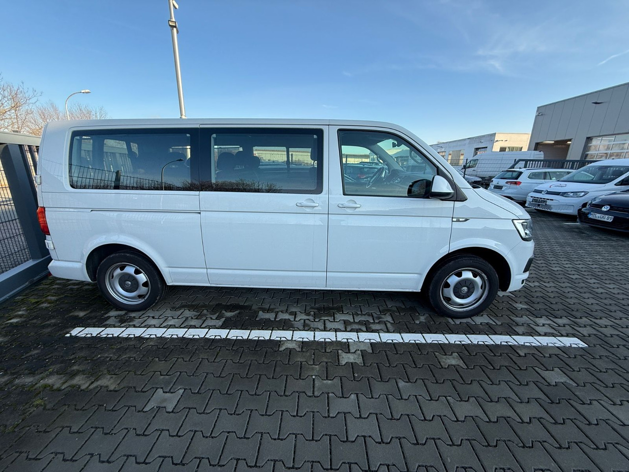 Volkswagen T6 Caravelle Comfortline Lang DSG NAVI SHZ 8 SIT - Putnički kombi: slika 4 Volkswagen T6 Caravelle Comfortline Lang DSG NAVI SHZ 8 SIT - Putnički kombi: slika 4