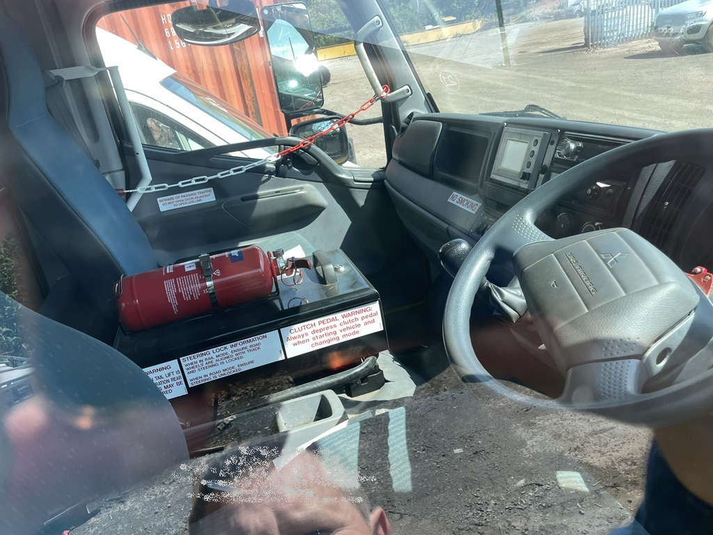 Mitsubishi Fusso - Kamion sa zatvorenim sandukom: slika 4 Mitsubishi Fusso - Kamion sa zatvorenim sandukom: slika 4