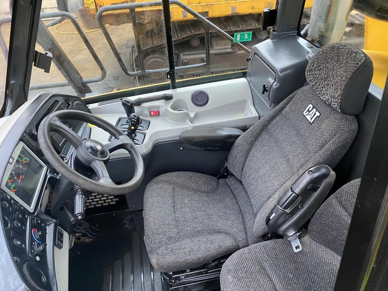 Zglobni kiper Caterpillar 725C2 NVT: slika 8