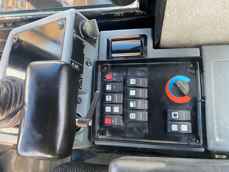 Utovarivač točkaš Caterpillar 924 H: slika 6