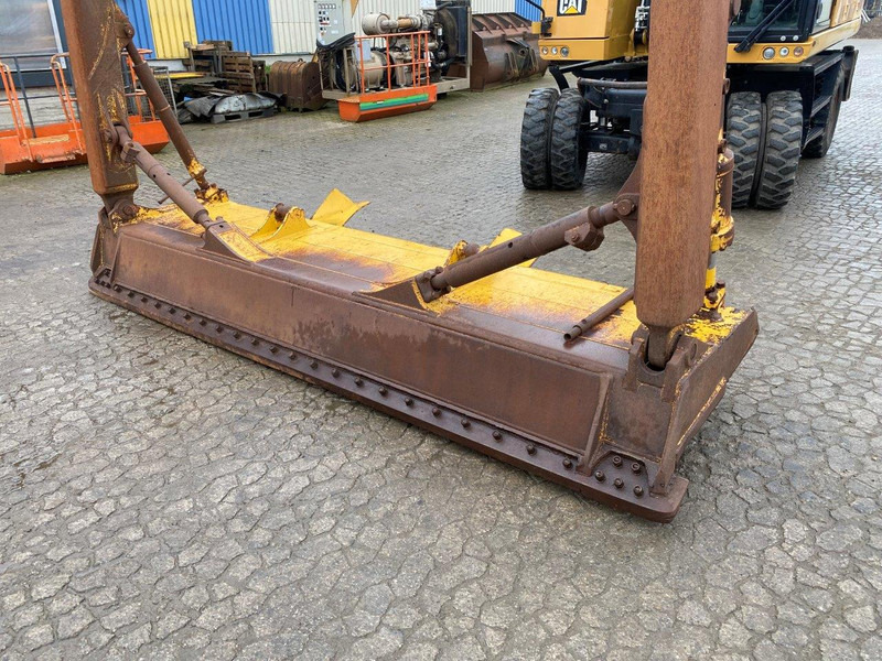Caterpillar D65 PX - Oštrica: slika 2 Caterpillar D65 PX - Oštrica: slika 2