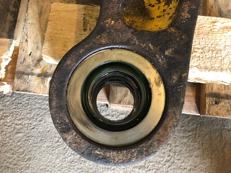 Komatsu D65 EX-15 Equalizer Bar OEM 14X-50-11110 - Ram/ Šasija: slika 3 Komatsu D65 EX-15 Equalizer Bar OEM 14X-50-11110 - Ram/ Šasija: slika 3