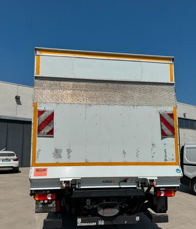 Kamion sa zatvorenim sandukom Iveco: slika 15