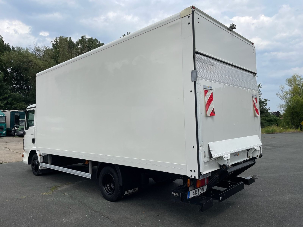 MAN TGL 8.190 4x2 BL Koffer/LBW/BÄR/AC/Kamera/EU6d - Dostavno vozilo sa zatvorenim sandukom: slika 4 MAN TGL 8.190 4x2 BL Koffer/LBW/BÄR/AC/Kamera/EU6d - Dostavno vozilo sa zatvorenim sandukom: slika 4