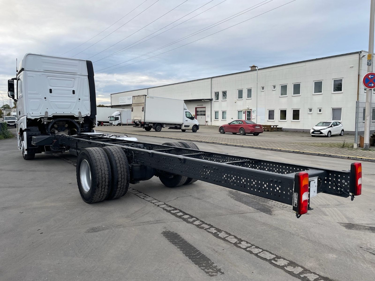 Mercedes-Benz Actros 4 1843 4x2 Fahrgestell/StandAC/ACC/EU6 - Kamion sa golom šasijom i zatvorenom kabinom: slika 5 Mercedes-Benz Actros 4 1843 4x2 Fahrgestell/StandAC/ACC/EU6 - Kamion sa golom šasijom i zatvorenom kabinom: slika 5