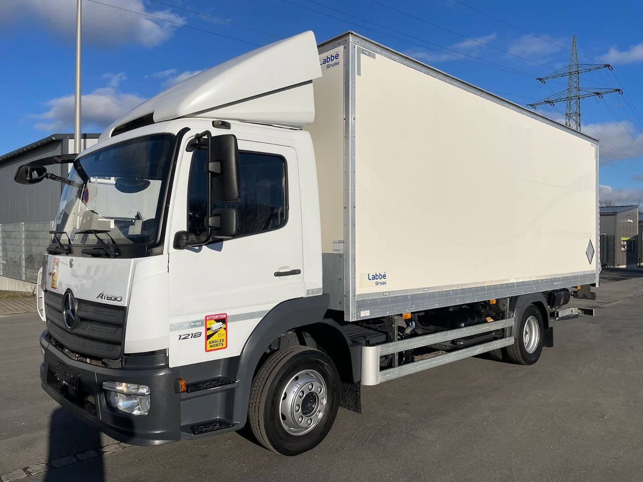 Mercedes-Benz Atego 1218 4x2 Koffer/FULL-ADR/EXIII/LBW/AC/EU6d - Kamion sa zatvorenim sandukom: slika 3 Mercedes-Benz Atego 1218 4x2 Koffer/FULL-ADR/EXIII/LBW/AC/EU6d - Kamion sa zatvorenim sandukom: slika 3