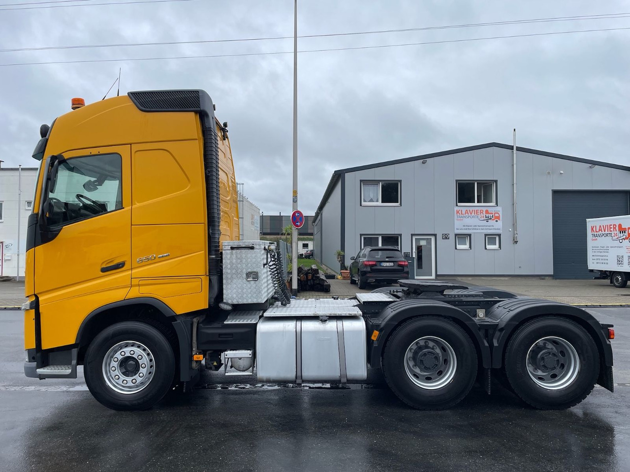 Volvo FH16 650 6x4/120t/BIG AXLE/Retarder/StandAC/EU6 - Tegljač: slika 4 Volvo FH16 650 6x4/120t/BIG AXLE/Retarder/StandAC/EU6 - Tegljač: slika 4