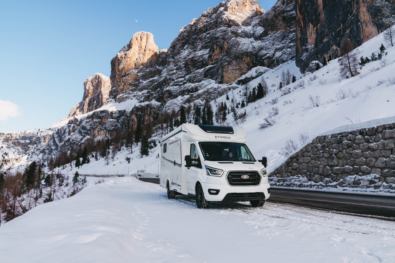 Etrusco T 7.3 QCF - Poluintegrisani kamper: slika 1 Etrusco T 7.3 QCF - Poluintegrisani kamper: slika 1