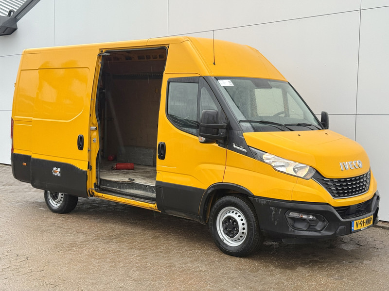 Iveco Daily 35S16 2.3 Automaat L2H2 Oprijplaat Trekhaak Climate Control Cruise Control Lucht Geveerde Stoel - Furgon: slika 5 Iveco Daily 35S16 2.3 Automaat L2H2 Oprijplaat Trekhaak Climate Control Cruise Control Lucht Geveerde Stoel - Furgon: slika 5