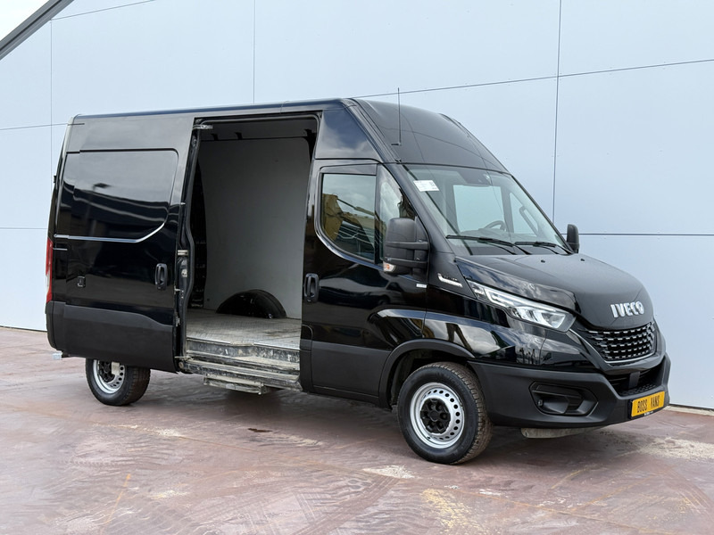 Iveco Daily 35S18 3.0 Automaat L2H2 Adaptieve Cruise Control LED Airco Camera Trekhaak - Furgon: slika 5 Iveco Daily 35S18 3.0 Automaat L2H2 Adaptieve Cruise Control LED Airco Camera Trekhaak - Furgon: slika 5