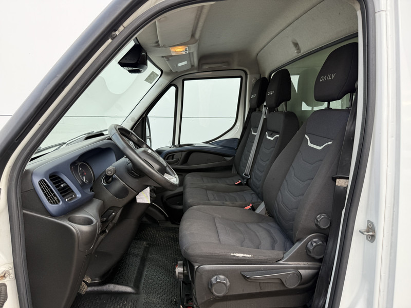 Iveco Daily 35S18 3.0 Laadklep Automaat LED Climate Control Adaptieve Cruise Control Standkachel Camera Navigatie - Dostavno vozilo sa zatvorenim sandukom: slika 5 Iveco Daily 35S18 3.0 Laadklep Automaat LED Climate Control Adaptieve Cruise Control Standkachel Camera Navigatie - Dostavno vozilo sa zatvorenim sandukom: slika 5