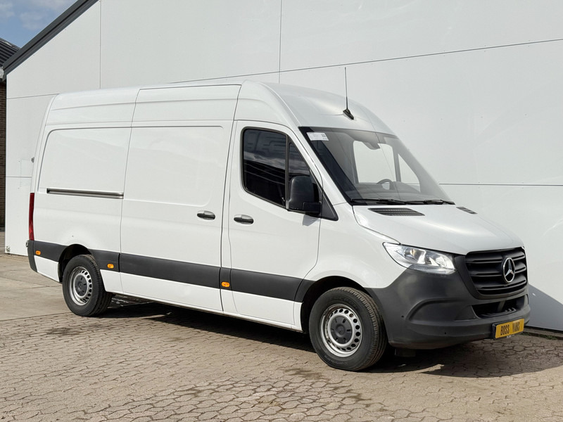 Mercedes-Benz Sprinter 315 1.9 CDI L2H2 Climate Control Cruise Control Carplay Camera Parkeersensoren voor achter - Furgon: slika 4 Mercedes-Benz Sprinter 315 1.9 CDI L2H2 Climate Control Cruise Control Carplay Camera Parkeersensoren voor achter - Furgon: slika 4