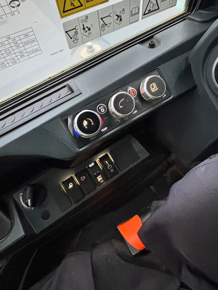 Mini bager Kobelco SK58SRX-7: slika 19 Mini bager Kobelco SK58SRX-7: slika 19