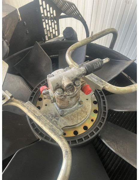 Liebherr A904 Li/A904C Li/R904/R904C - Radijator: slika 2 Liebherr A904 Li/A904C Li/R904/R904C - Radijator: slika 2