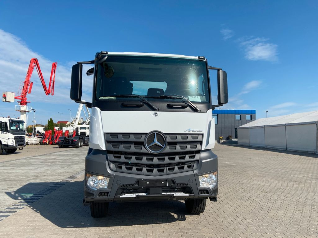Mercedes-Benz AROCS 4248 8x4 - Kamion sa golom šasijom i zatvorenom kabinom: slika 3 Mercedes-Benz AROCS 4248 8x4 - Kamion sa golom šasijom i zatvorenom kabinom: slika 3