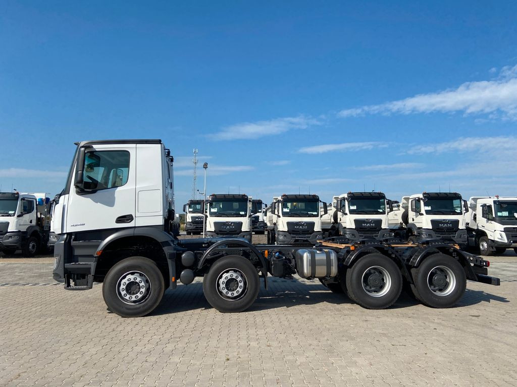 Mercedes-Benz AROCS 4248 8x4 - Kamion sa golom šasijom i zatvorenom kabinom: slika 5 Mercedes-Benz AROCS 4248 8x4 - Kamion sa golom šasijom i zatvorenom kabinom: slika 5
