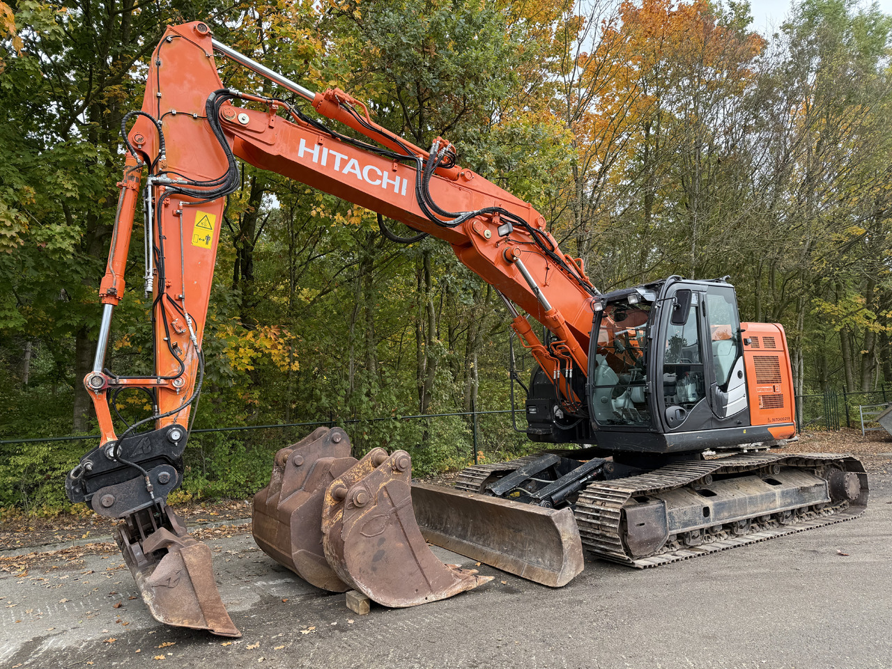 Hitachi ZX225USLC-6 - Bager guseničar: slika 1 Hitachi ZX225USLC-6 - Bager guseničar: slika 1