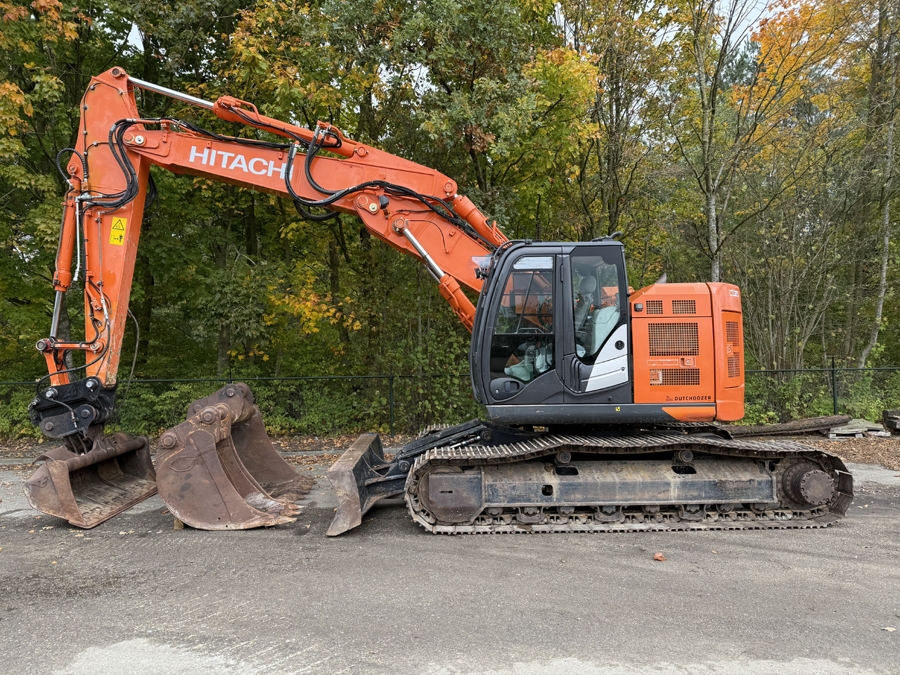 Hitachi ZX225USLC-6 - Bager guseničar: slika 2 Hitachi ZX225USLC-6 - Bager guseničar: slika 2