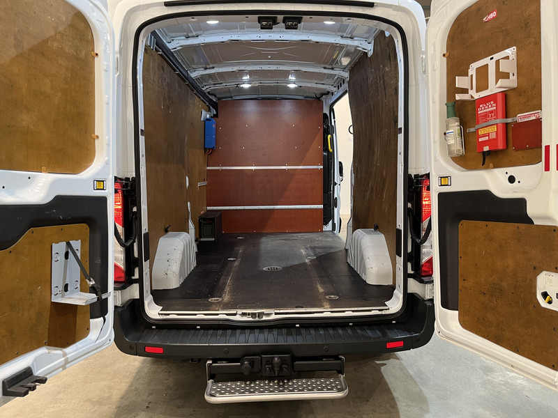 Ford Transit 350 2.0 TDCI L3H2 Trend 130 PK / Euro 6 / 220V / Airco / Cruise Control / Trekhaak / Camera - Furgon: slika 5 Ford Transit 350 2.0 TDCI L3H2 Trend 130 PK / Euro 6 / 220V / Airco / Cruise Control / Trekhaak / Camera - Furgon: slika 5