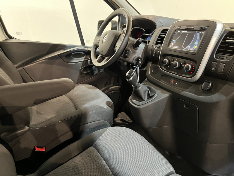 Renault Trafic 2.0 dCi L1H1 120 PK Servicebus / Sortimo Inrichting / Euro 6 / Airco / Camera / CarPlay / Cruise Control / Navigatie / 3-Zits / 27.800 KM !! / BPM VRIJ !! - Mali kombi: slika 3 Renault Trafic 2.0 dCi L1H1 120 PK Servicebus / Sortimo Inrichting / Euro 6 / Airco / Camera / CarPlay / Cruise Control / Navigatie / 3-Zits / 27.800 KM !! / BPM VRIJ !! - Mali kombi: slika 3