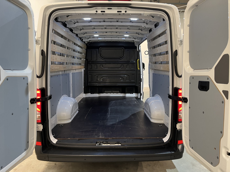 Volkswagen Crafter 30 2.0 TDI L3H2 140 PK Automaat / Euro 6 / Airco / Cruise Control / Camera / CarPlay / 3-Zits / 18.500 KM !! - Mali kombi: slika 5 Volkswagen Crafter 30 2.0 TDI L3H2 140 PK Automaat / Euro 6 / Airco / Cruise Control / Camera / CarPlay / 3-Zits / 18.500 KM !! - Mali kombi: slika 5