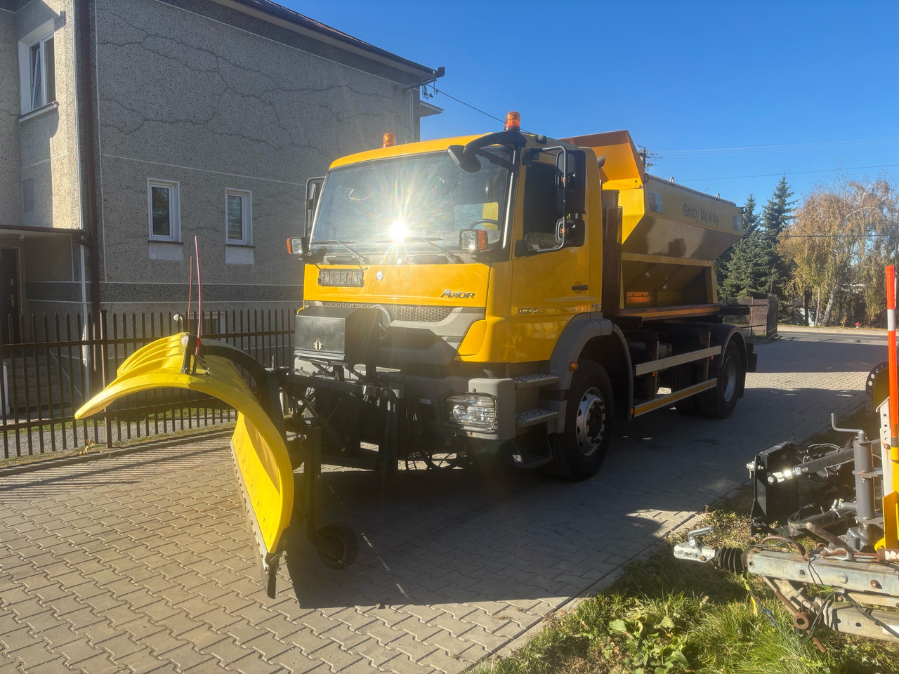 Mercedes AXOR 1824 4x2 Spreader/Gritter/Plough - Vozilo za čišćenje snega: slika 3 Mercedes AXOR 1824 4x2 Spreader/Gritter/Plough - Vozilo za čišćenje snega: slika 3
