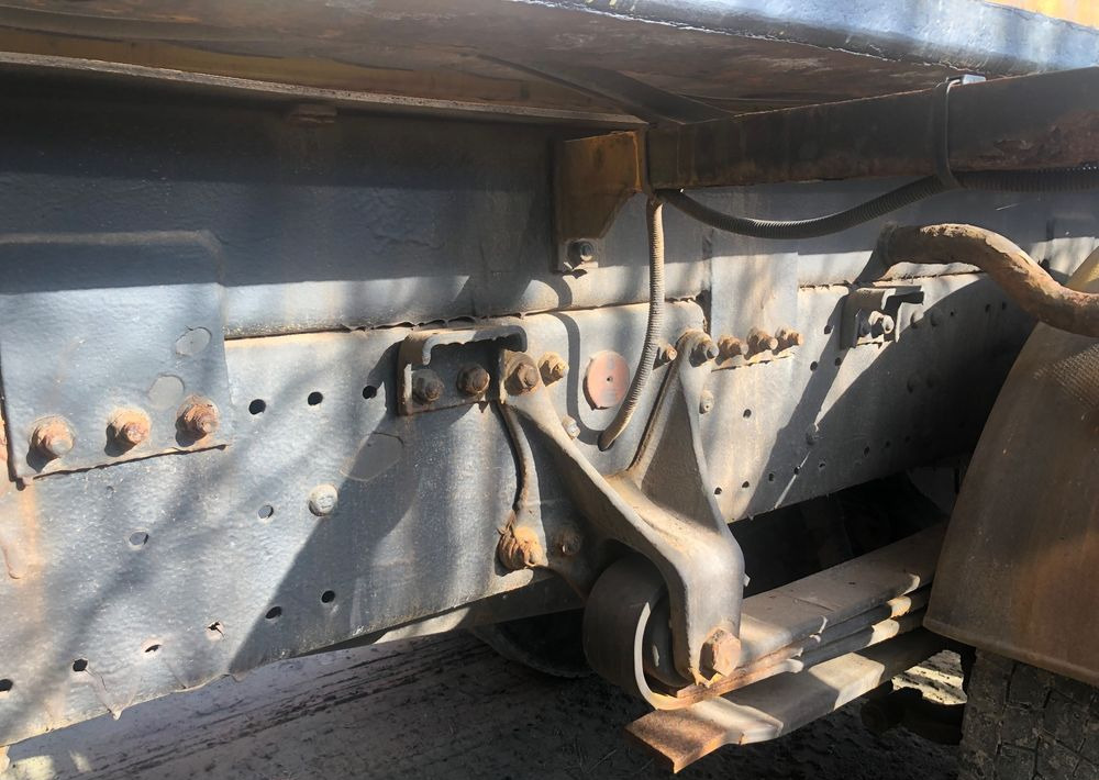 Vozilo za čišćenje snega Mercedes-Benz Mercedes Axor 1824 schmidt 4x2 pług piaskarka solarka: slika 12 Vozilo za čišćenje snega Mercedes-Benz Mercedes Axor 1824 schmidt 4x2 pług piaskarka solarka: slika 12