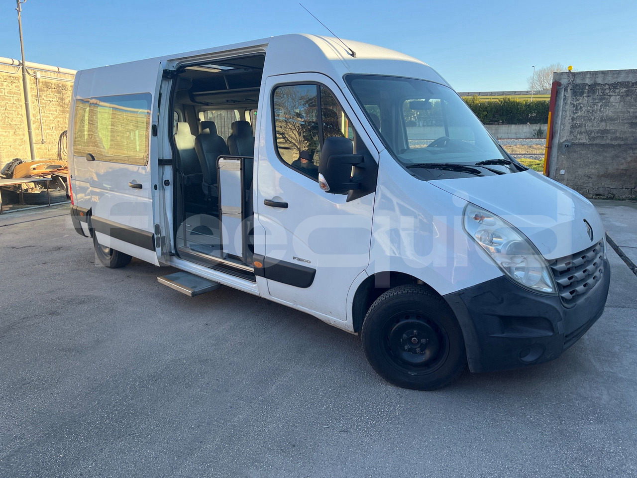Minibus, Putnički kombi Renault Master: slika 10