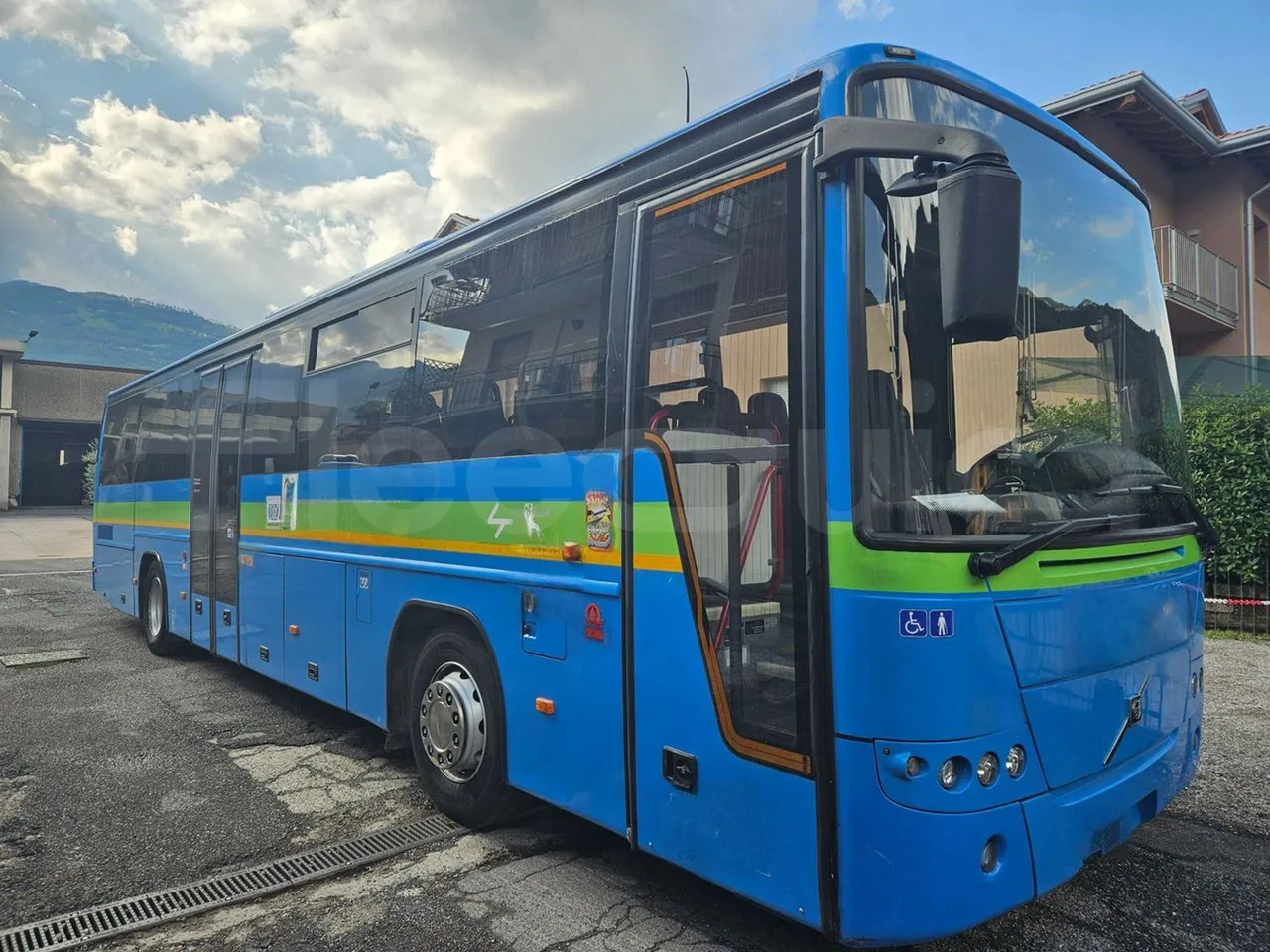 Volvo 8700B12B - Prigradski autobus: slika 1 Volvo 8700B12B - Prigradski autobus: slika 1