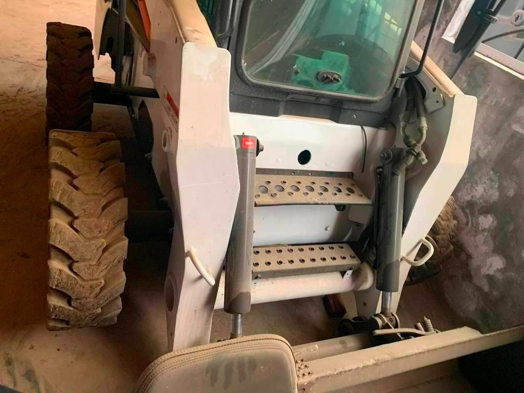 Bobcat S 300 - Mini utovarivač: slika 2 Bobcat S 300 - Mini utovarivač: slika 2