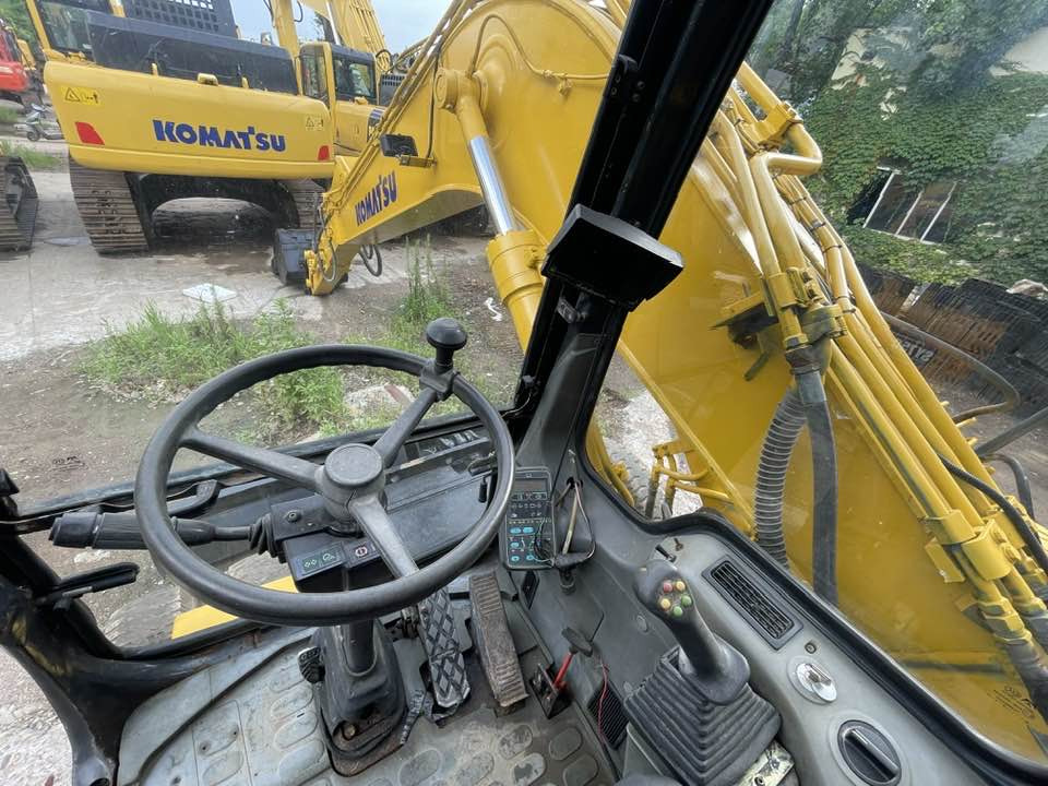 Komatsu PW160-8 - Bager točkaš: slika 2 Komatsu PW160-8 - Bager točkaš: slika 2