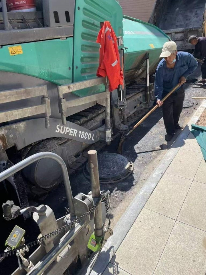 Vögele Super 1880L  - Asfaltni finišer: slika 4 Vögele Super 1880L  - Asfaltni finišer: slika 4