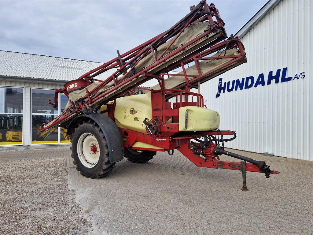 Hardi COMMANDER 2800 TWIN - Vučena prskalica: slika 1 Hardi COMMANDER 2800 TWIN - Vučena prskalica: slika 1