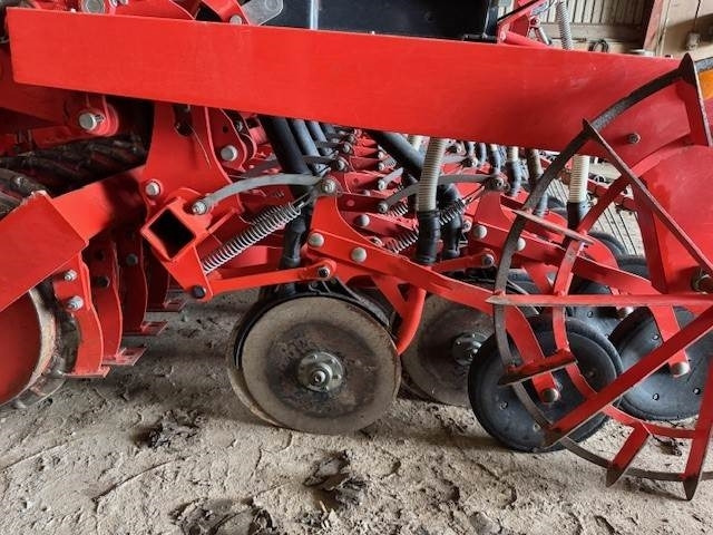 Kuhn SITERA 4000 + TF1500 - Kombinovana mašina za setvu: slika 4 Kuhn SITERA 4000 + TF1500 - Kombinovana mašina za setvu: slika 4